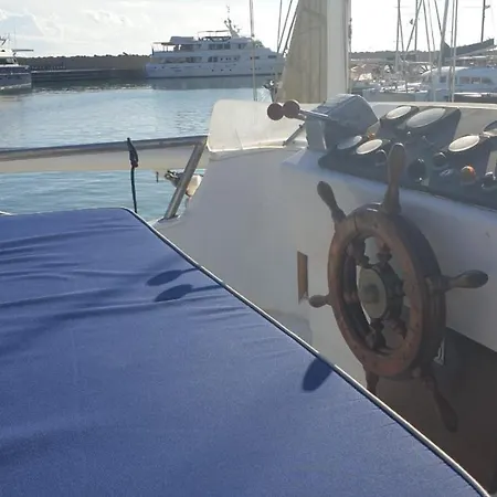 Salvador Bahia Boat And Breakfast Botel *