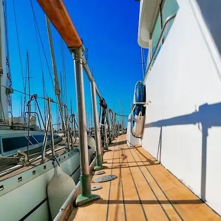 Salvador Bahia Boat And Breakfast Botel