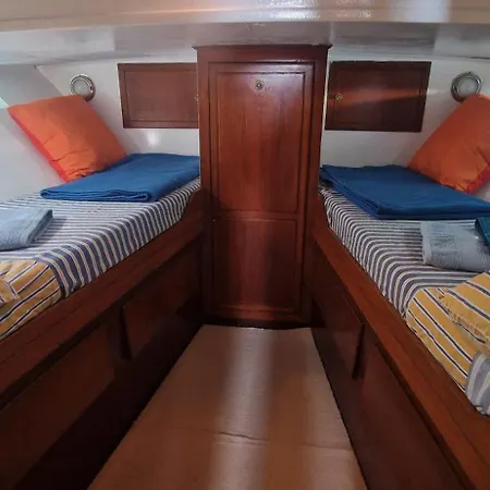 Botel Salvador Bahia Boat And Breakfast *