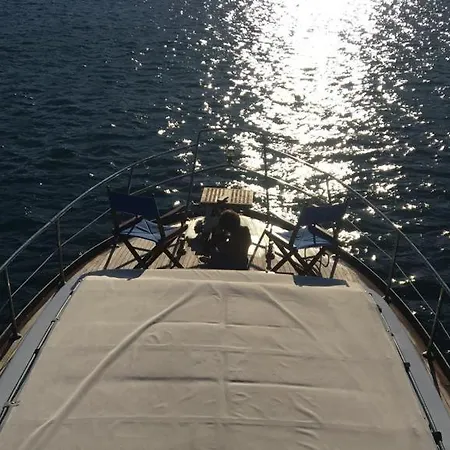 Salvador Bahia Boat And Breakfast Botel
